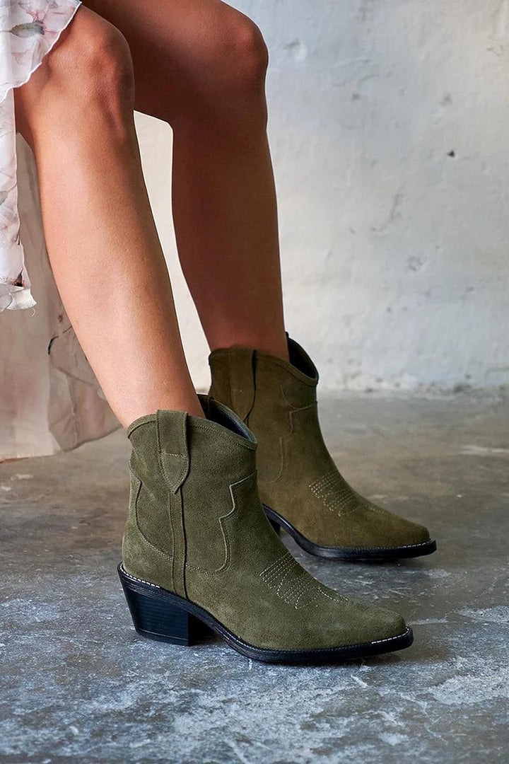 Élise - Short Suede Ankle Boots