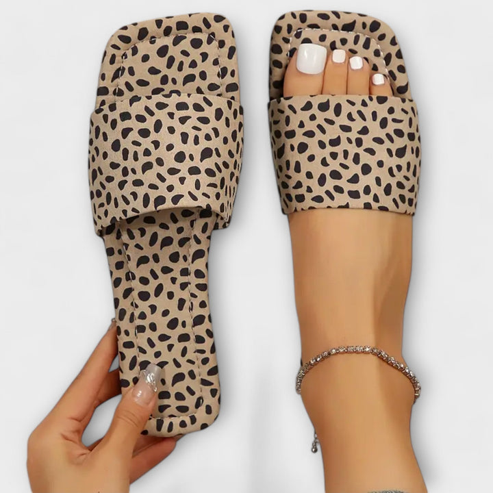 Aurora Flat Slippers with Leopard Print