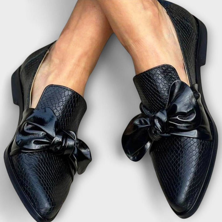 Julia - Loafer with Bow Detail