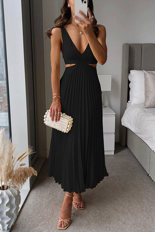 Elsa - Elegant Pleated Maxi Dress