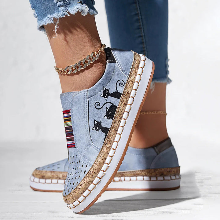 Helene – Casual Slippers with Cat Motif and Straw Sole