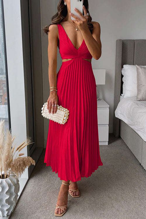 Elsa - Elegant Pleated Maxi Dress