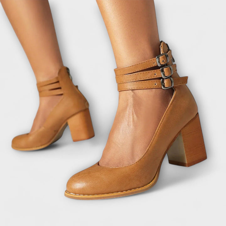 Alira – Pumps with Ankle Strap Design