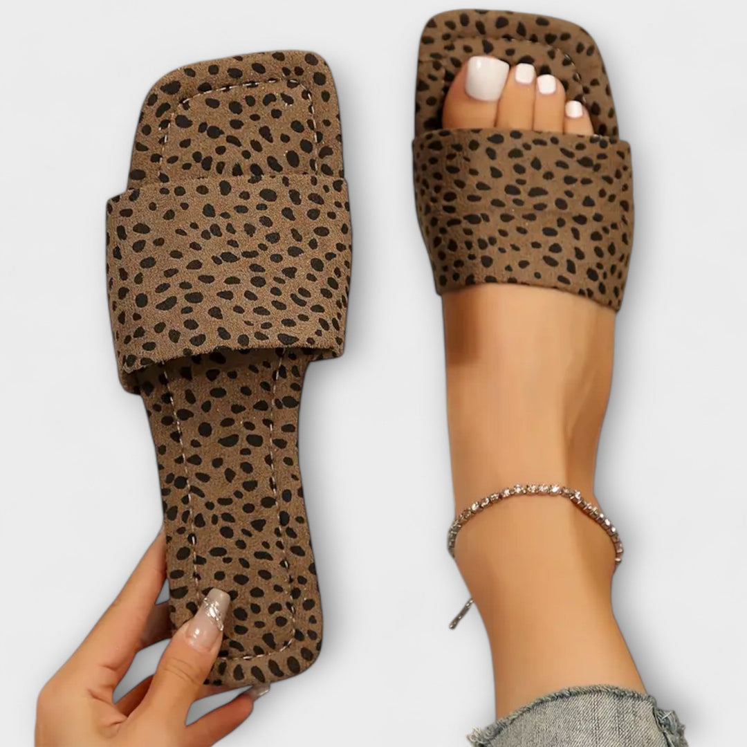 Aurora Flat Slippers with Leopard Print