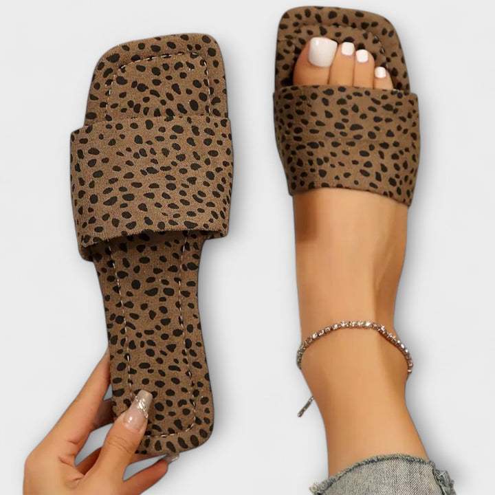 Aurora Flat Slippers with Leopard Print